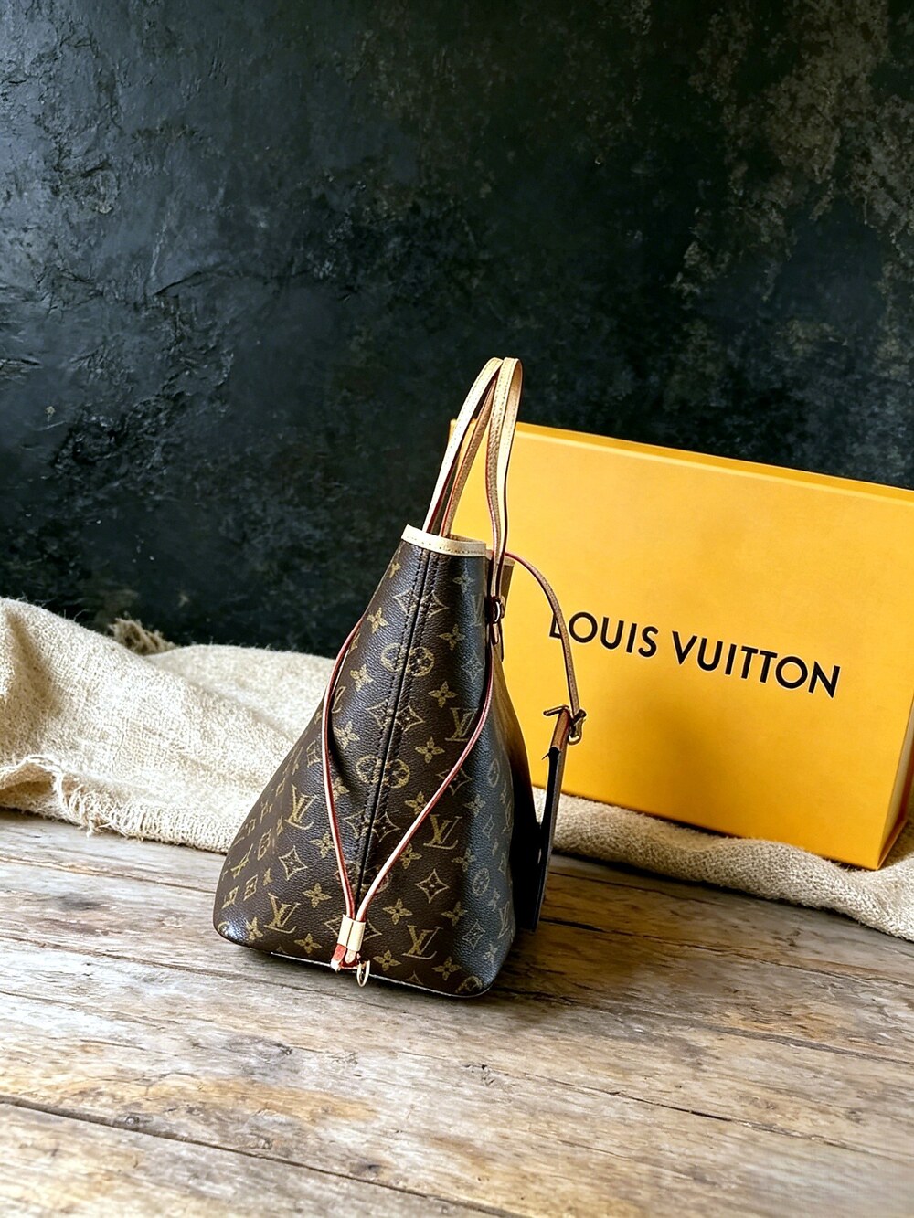 Louis Vuitton Monogram Neverfull Tote with Red Lining - Picture 5 of 6